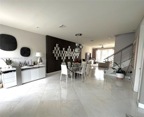 6428 NW 105th Pl, Doral, FL 33178