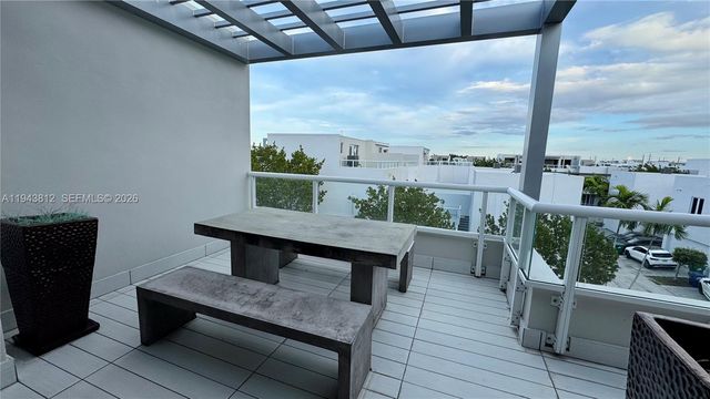 6428 NW 105th Pl, Doral, FL 33178