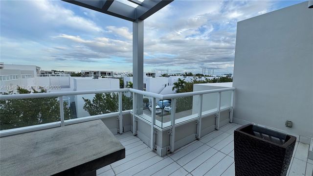 6428 NW 105th Pl, Doral, FL 33178