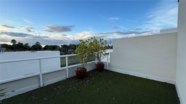 6428 NW 105th Pl, Doral, FL 33178