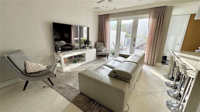 6428 NW 105th Pl, Doral, FL 33178