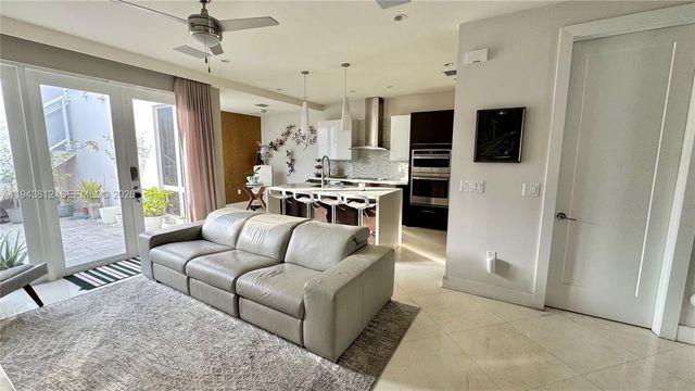 6428 NW 105th Pl, Doral, FL 33178