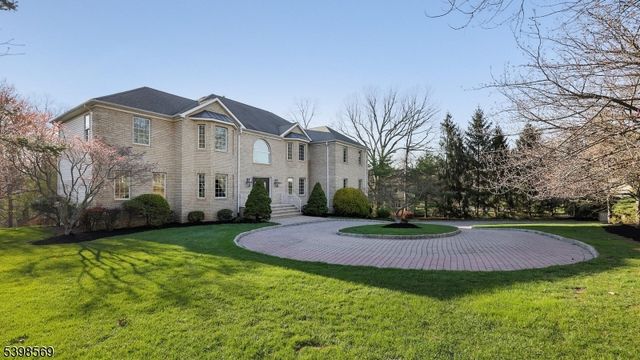 156 Washington Dr, Watchung Boro, NJ 07069