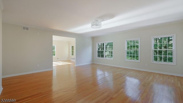 156 Washington Dr, Watchung Boro, NJ 07069