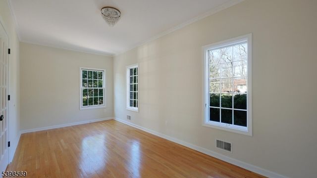 156 Washington Dr, Watchung Boro, NJ 07069