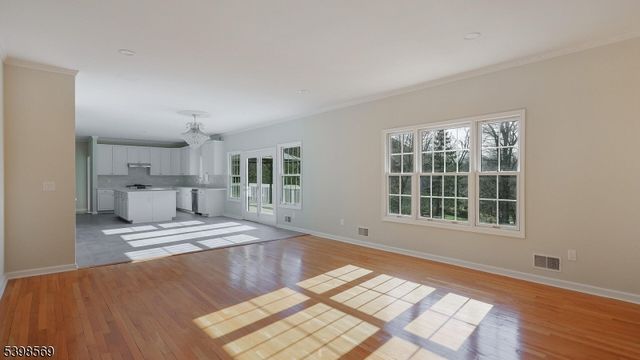 156 Washington Dr, Watchung Boro, NJ 07069
