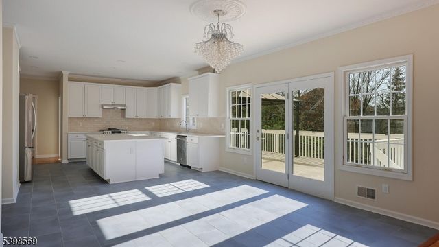 156 Washington Dr, Watchung Boro, NJ 07069