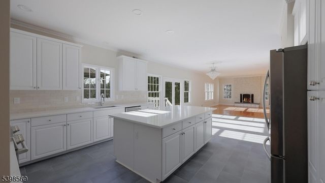 156 Washington Dr, Watchung Boro, NJ 07069