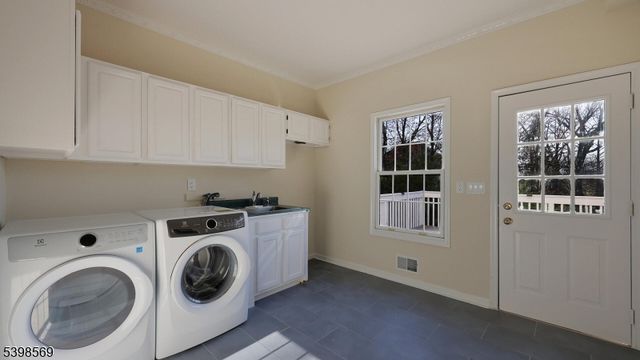 156 Washington Dr, Watchung Boro, NJ 07069