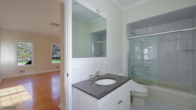156 Washington Dr, Watchung Boro, NJ 07069