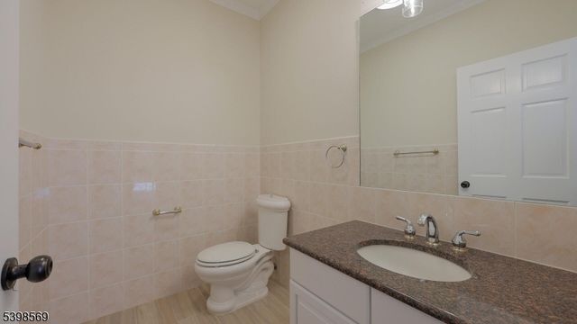 156 Washington Dr, Watchung Boro, NJ 07069