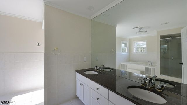 156 Washington Dr, Watchung Boro, NJ 07069