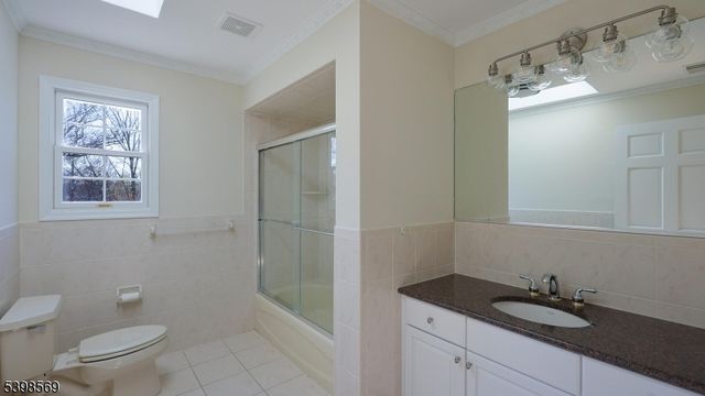 156 Washington Dr, Watchung Boro, NJ 07069