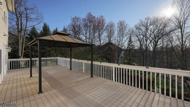 156 Washington Dr, Watchung Boro, NJ 07069