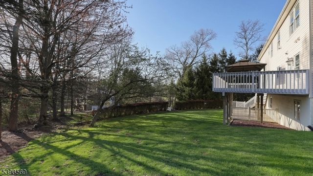 156 Washington Dr, Watchung Boro, NJ 07069