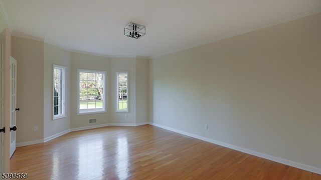 156 Washington Dr, Watchung Boro, NJ 07069