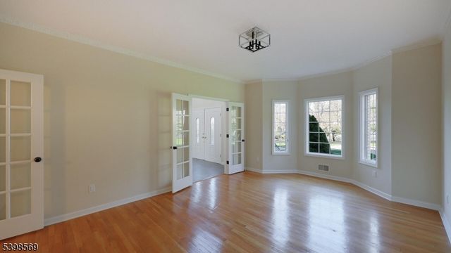 156 Washington Dr, Watchung Boro, NJ 07069
