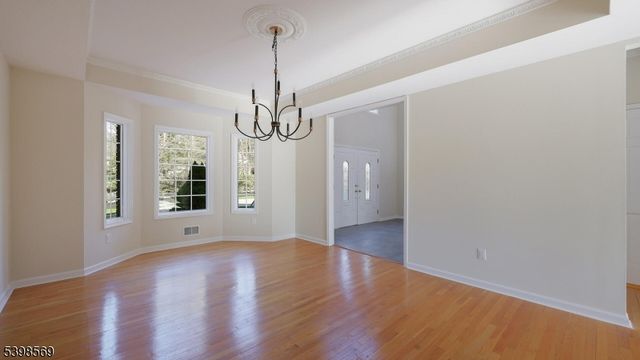 156 Washington Dr, Watchung Boro, NJ 07069