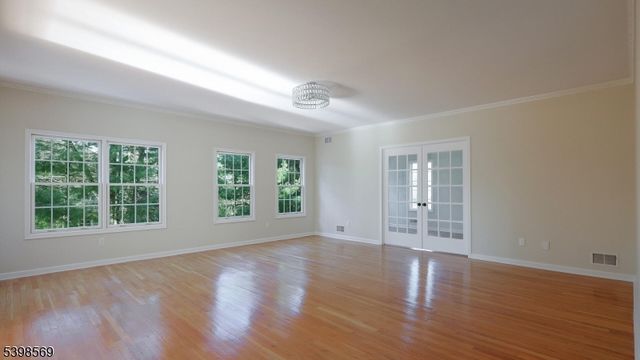 156 Washington Dr, Watchung Boro, NJ 07069