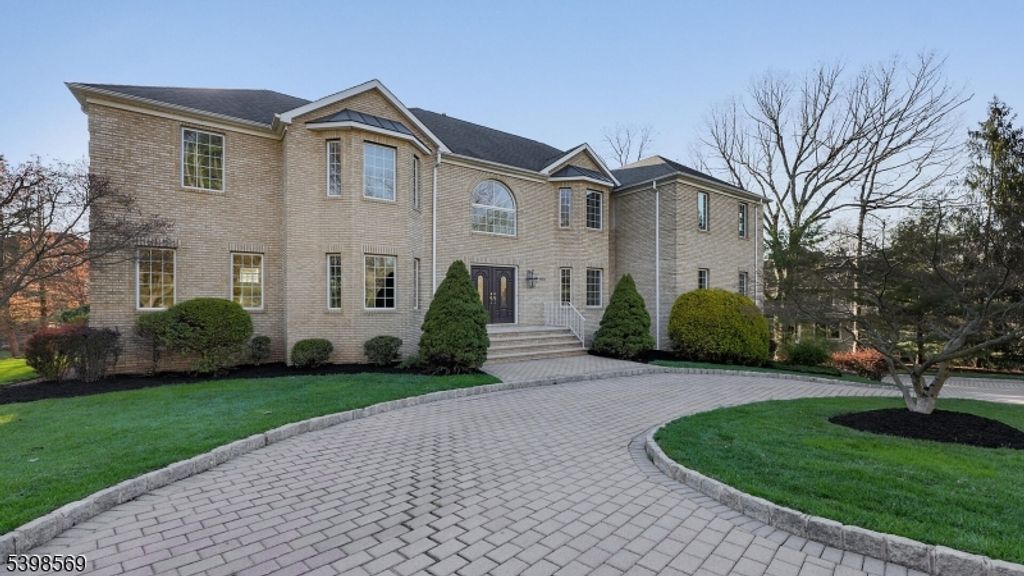 156 Washington Dr, Watchung Boro, NJ 07069