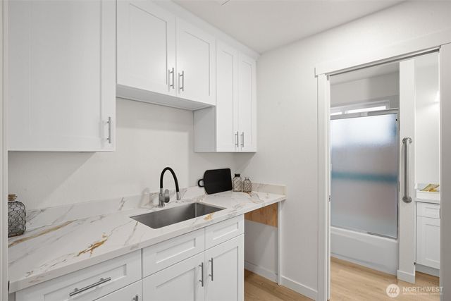 8803 15th Avenue NE, Seattle, WA 98115