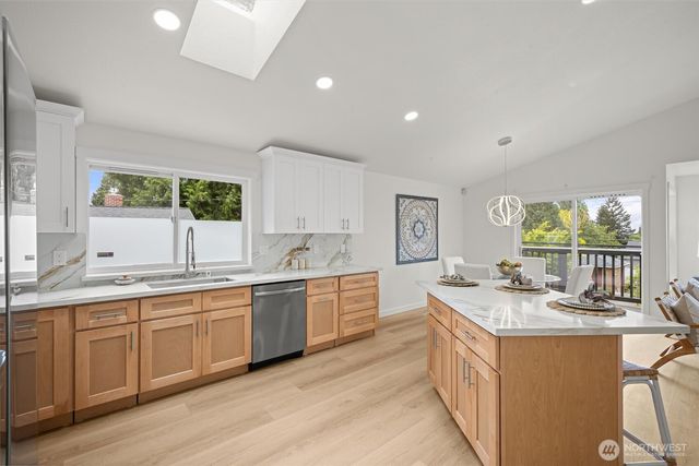 8803 15th Avenue NE, Seattle, WA 98115