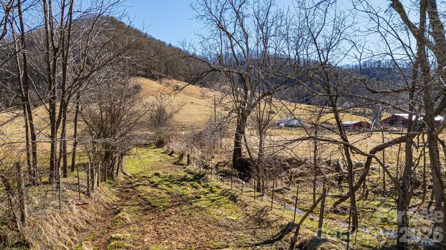 99999 Green Valley Road, Leicester, NC 28748