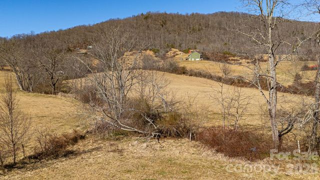 99999 Green Valley Road, Leicester, NC 28748