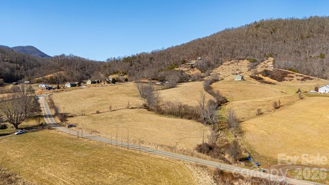 99999 Green Valley Road, Leicester, NC 28748