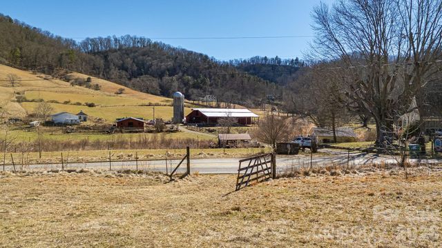 99999 Green Valley Road, Leicester, NC 28748