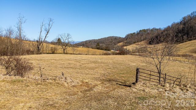 99999 Green Valley Road, Leicester, NC 28748