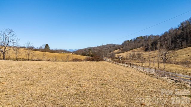 99999 Green Valley Road, Leicester, NC 28748