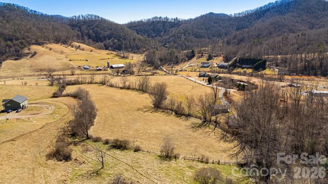 99999 Green Valley Road, Leicester, NC 28748