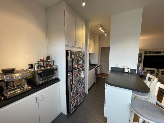 240 E 76th St Apt 17H, New York City, NY 10021