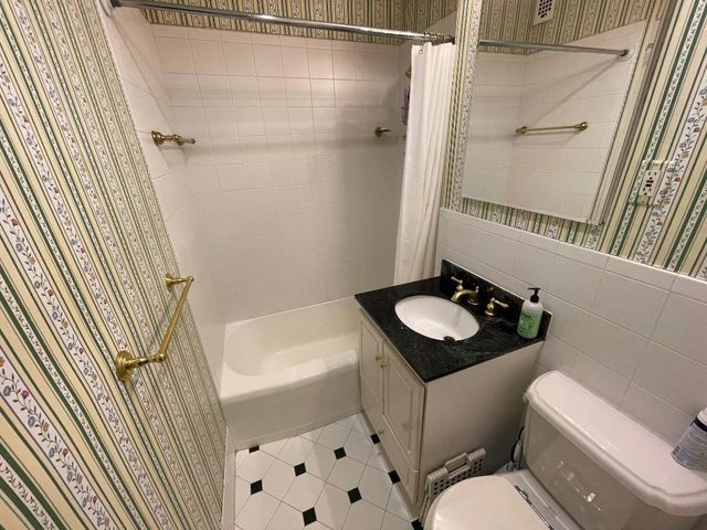 240 E 76th St Apt 17H, New York City, NY 10021