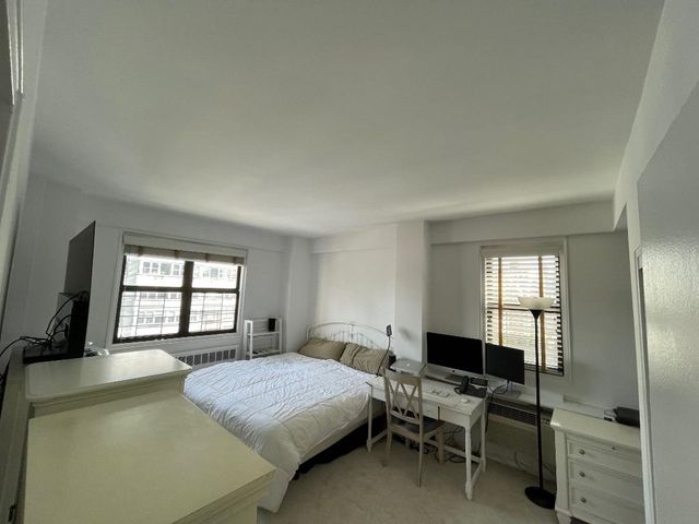 240 E 76th St Apt 17H, New York City, NY 10021