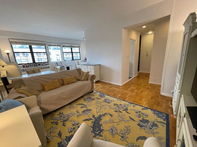 240 E 76th St Apt 17H, New York City, NY 10021