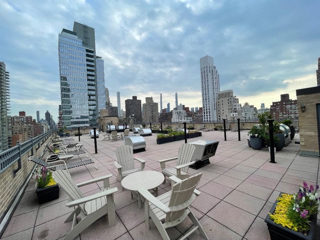 240 E 76th St Apt 17H, New York City, NY 10021