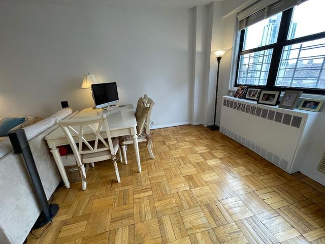 240 E 76th St Apt 17H, New York City, NY 10021