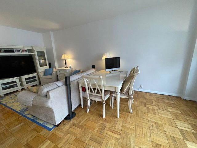 240 E 76th St Apt 17H, New York City, NY 10021