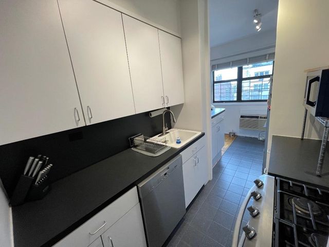240 E 76th St Apt 17H, New York City, NY 10021