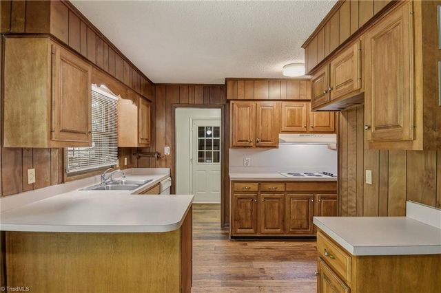 2621 W Woodlyn Way, Greensboro, NC 27407