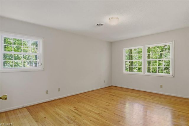 2621 W Woodlyn Way, Greensboro, NC 27407