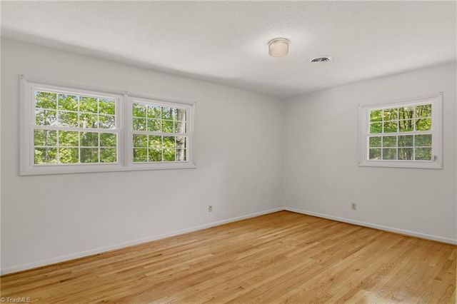 2621 W Woodlyn Way, Greensboro, NC 27407