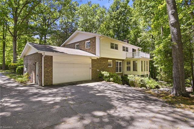 2621 W Woodlyn Way, Greensboro, NC 27407