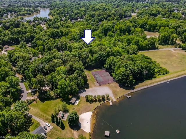 2621 W Woodlyn Way, Greensboro, NC 27407