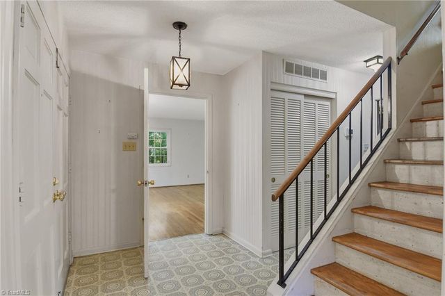 2621 W Woodlyn Way, Greensboro, NC 27407