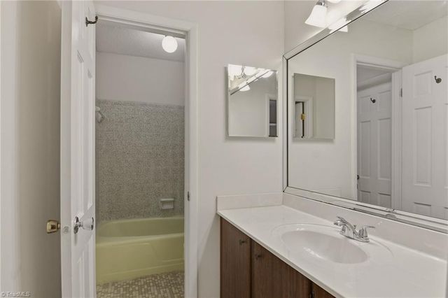 2621 W Woodlyn Way, Greensboro, NC 27407