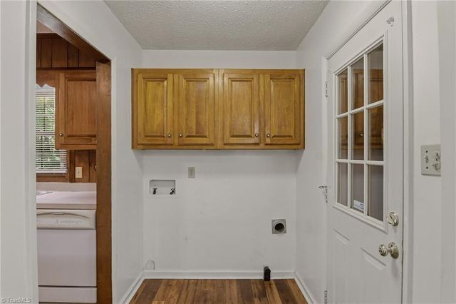 2621 W Woodlyn Way, Greensboro, NC 27407