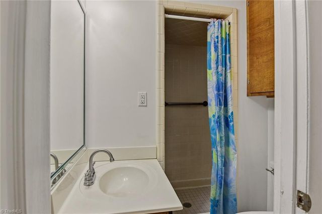 2621 W Woodlyn Way, Greensboro, NC 27407